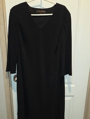 Donna Ricco Black V-Neck Long Sleeve Sheath Dress